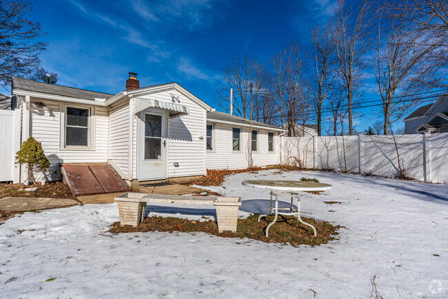 Building Photo - 299 Purdy Hill Rd Rental