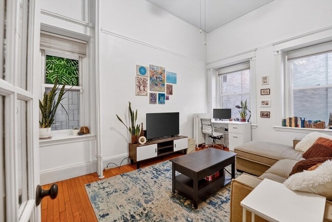 Building Photo - 8 Garrison St Unit 111