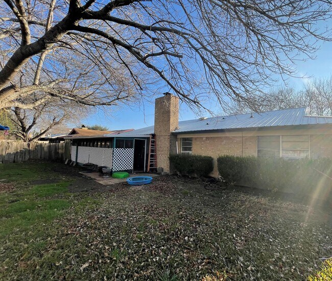 Photo - 1903 Standridge St