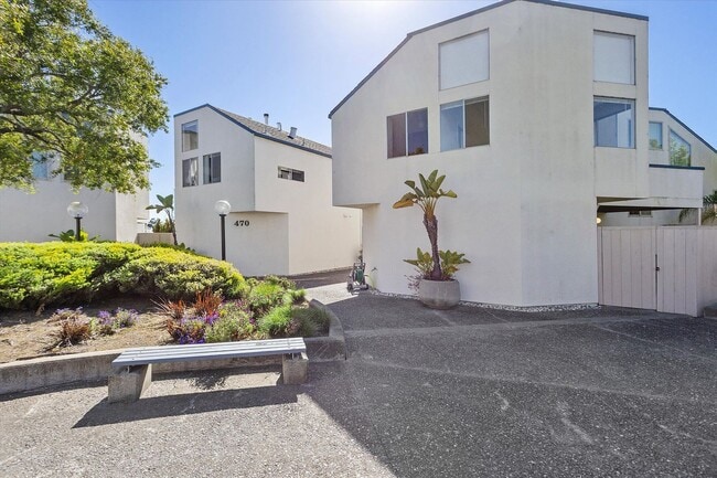 Building Photo - 470 Cola Ballena Unit G