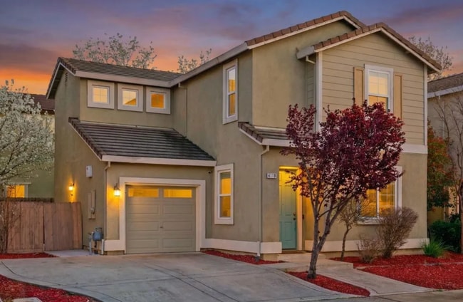 Building Photo - Amazing 3/2.5 N. Natomas! Beautiful. Please read full add below for details.