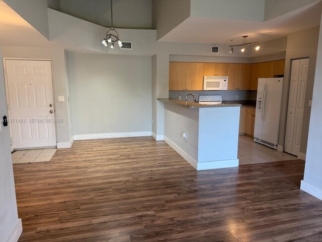 Photo - 7930 N Nob Hill Rd Unit 304