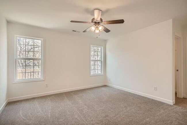 Photo - Like new house in nice Concord location!!