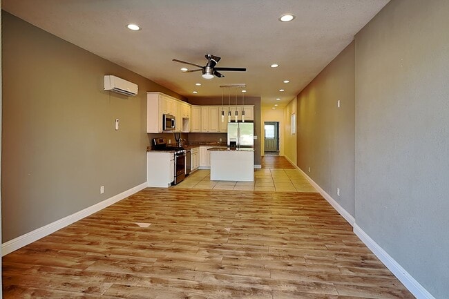 Photo - 300430144th Unit 30044th