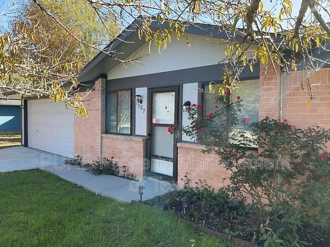 Building Photo - 1307 Green Downs Dr