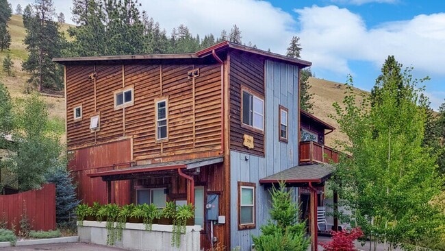 Building Photo - 755 Sun Pillar Unit #2 Rental
