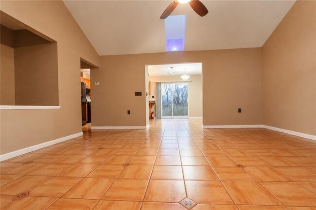 1825 Skyline Dr