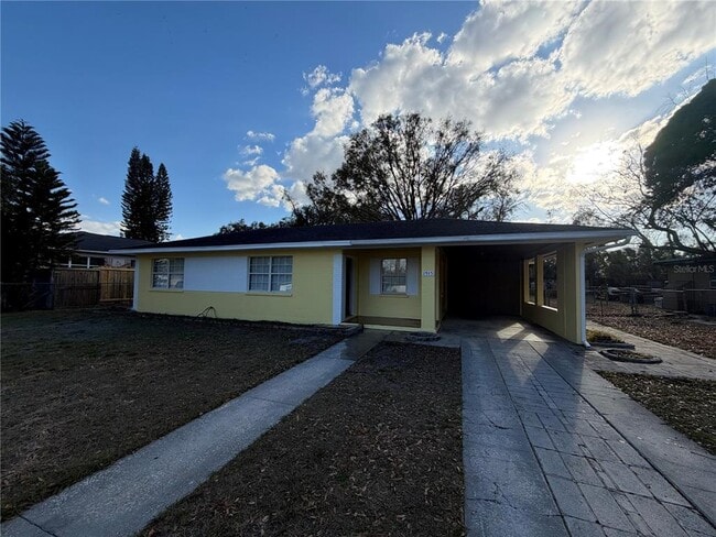 Building Photo - 1915 E Fern Rd