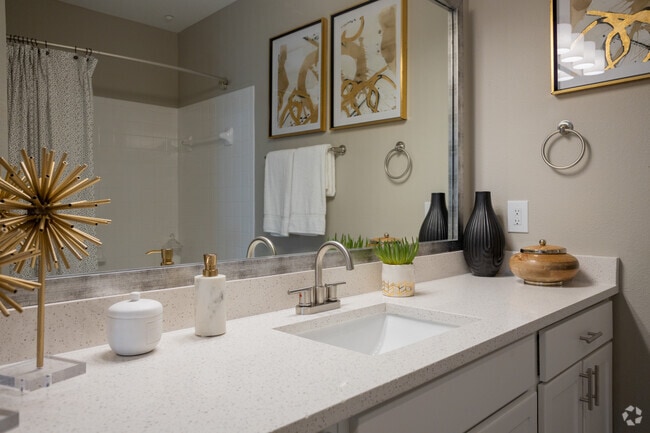 2 BR, 1 BA - 750 SF - Westmount at Mason Creek