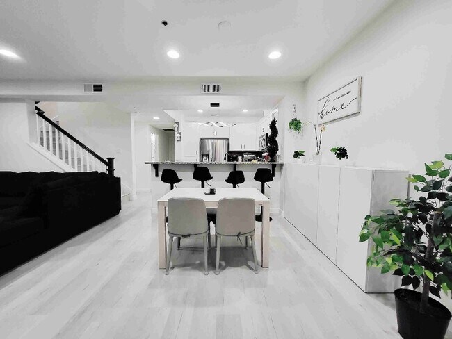 Photo - 629 Boardwalk Way