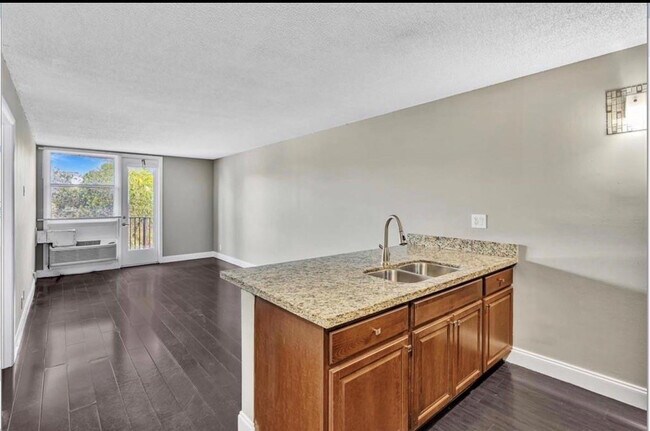 Photo - 2701 Riverside Dr