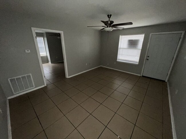 Photo - Weston St. Unidad A