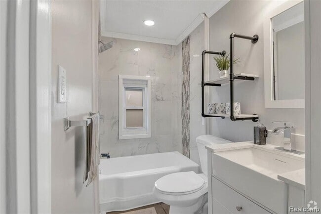 Building Photo - 20830 Westview Ave Unit 1 Rental