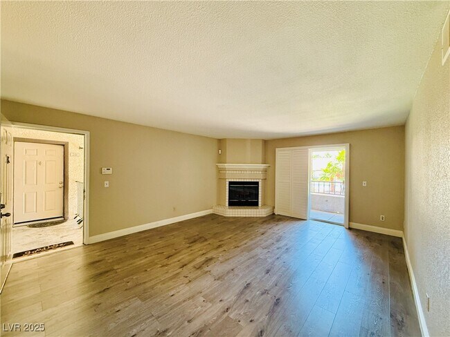 Photo - 2606 S Durango Dr Unidad 245 Rental