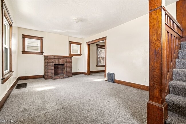 Photo - 488 Alexander St
