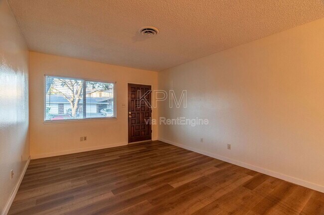 Photo - 422 Felton Way