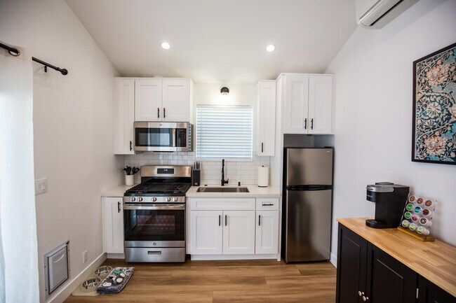 Everything you need to be comfortable - 16927 Liggett St