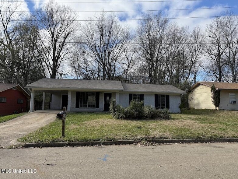 Photo - 601 W Hill Dr