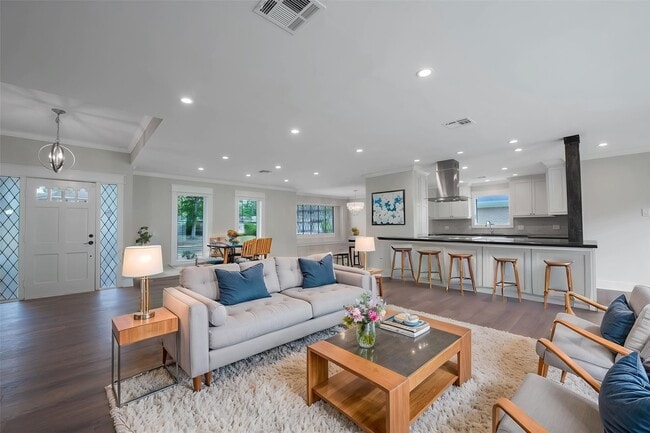 Photo - 402 Forest Lake Dr