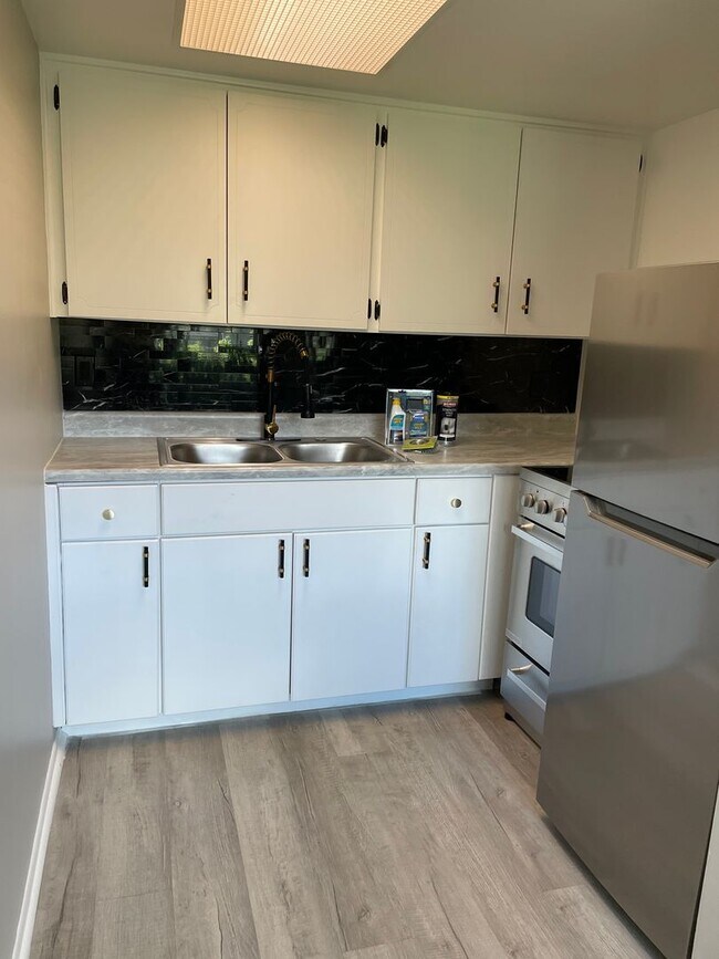 Photo - Sunquest Apartments