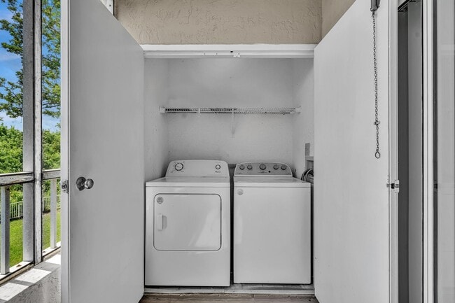 Photo - 2803 N Oakland Forest Dr