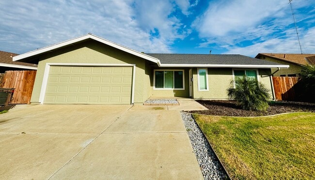 Building Photo - Beautifully Remodeled 3-Bedroom Home in Prime Los Banos Location!
