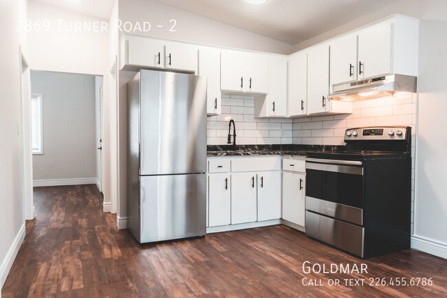 Building Photo - Centrally Located And Newly Renovated! Unit 2