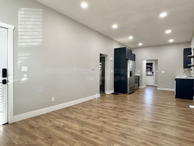 Photo - 823 Sahwatch St