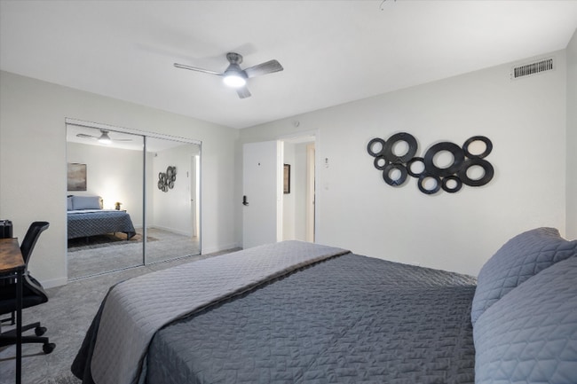 Photo - 334 W Horseshoe Ave