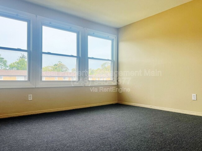 Photo - 17322 Greenfield Rd