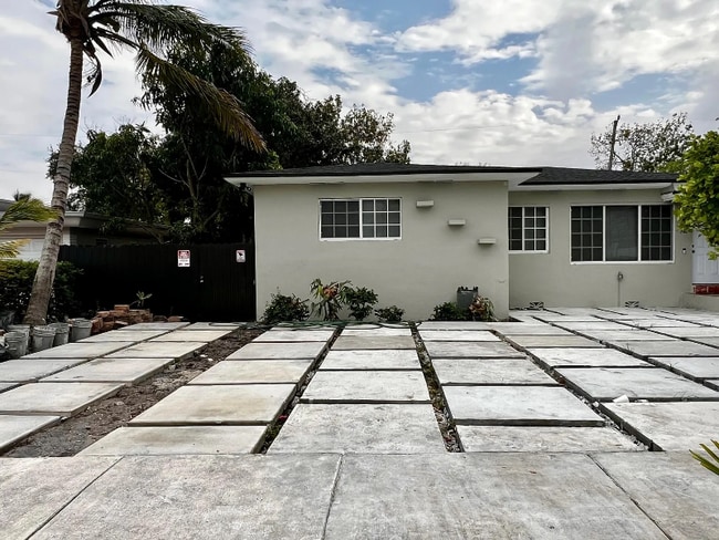 Photo - 780 NW 141st St Unidad B