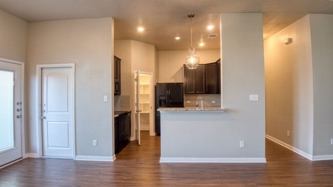Photo - 2025 Viva Rd
