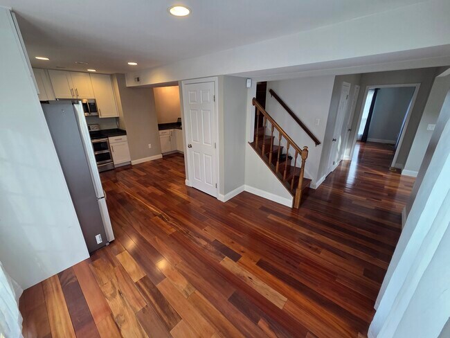 Photo - 115 Waltham Ct