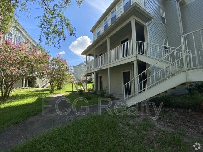 Building Photo - 6160 Westgate Dr Unit Apt 202