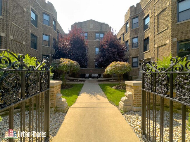 Building Photo - 637 W Cornelia Ave Unit M00B Rental