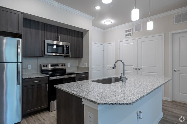 1BR, 1BA - 700SF - Kitchen