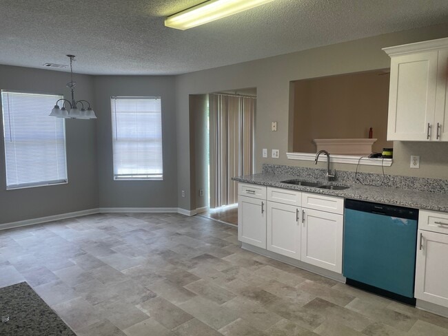 Photo - 6350 Klondike River Rd