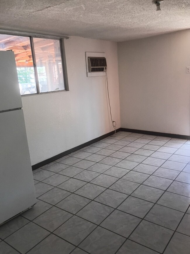 Photo - 3210 E San Antonio Ave Unit B