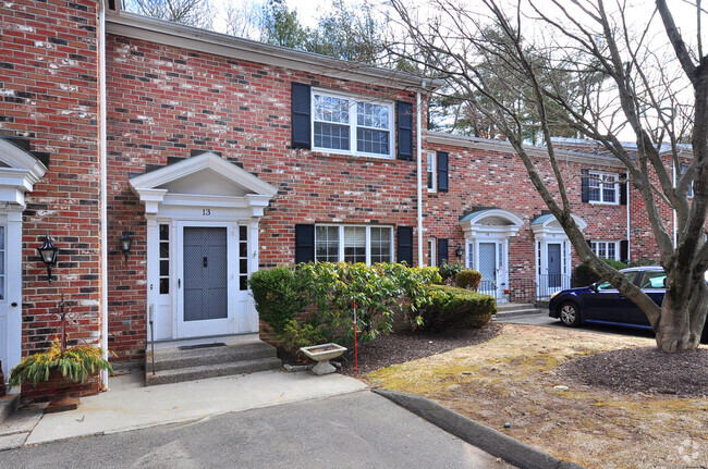 Building Photo - 13 Tunxis Village Unit 13 Rental