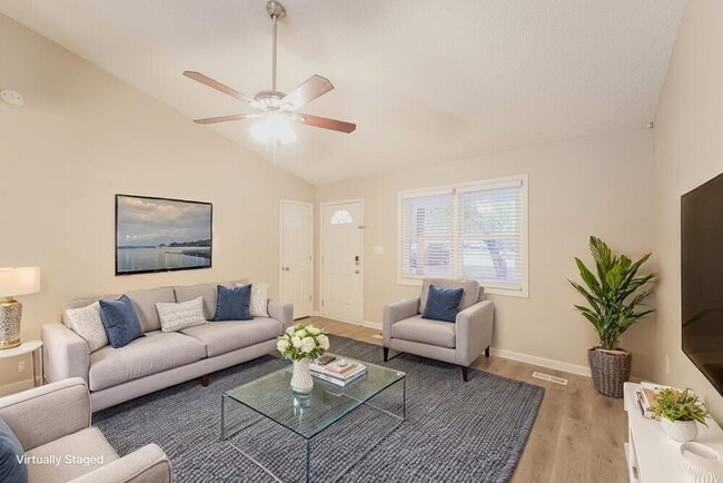 Photo - 731 Firecrest St SE