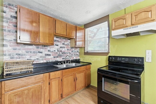 Building Photo - 237 E 21st St