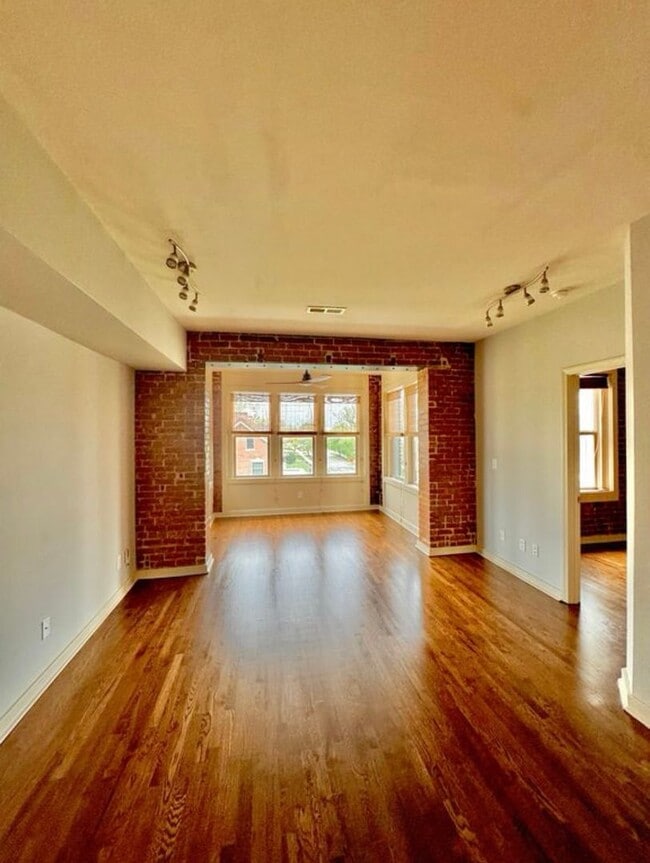 Urban Charm Meets Cozy Comfort – Stylish 2... - Urban Charm Meets Cozy Comfort – Stylish 2... Apartment Unit 302