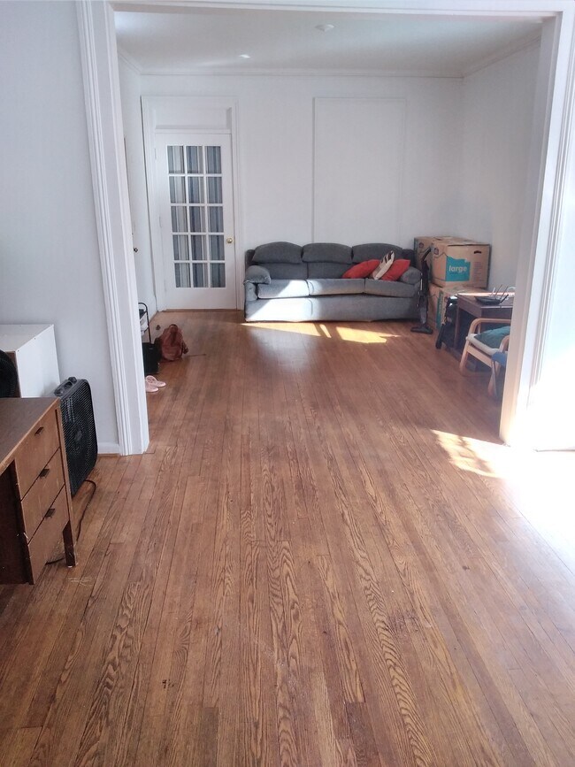 Dining/Living Room - 927 E State St Unit 1L