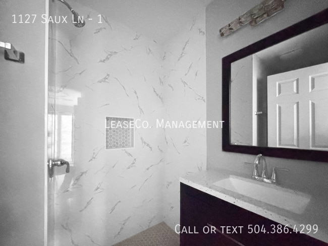 Photo - 1127 Saux Ln