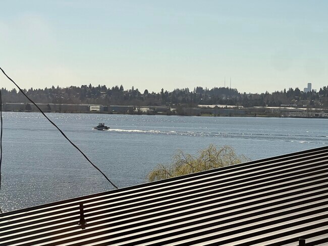 Photo - 11557 Holmes Point Dr NE