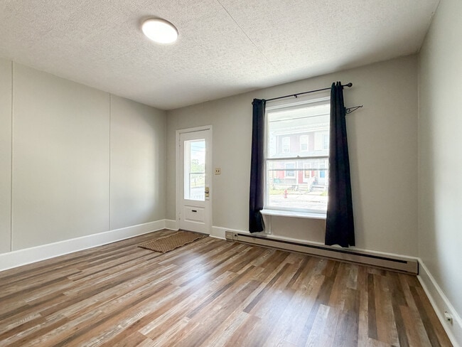 Photo - 403 Spruce St