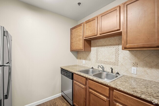 1BR, 1BA - 700SF