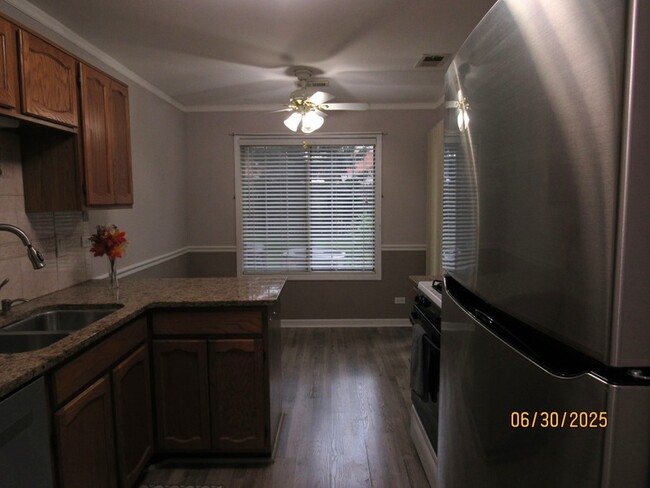 Photo - 352 Pembroke Ct Unit 5
