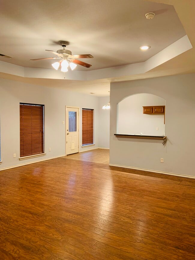 Photo - 1613 Makayla Ln