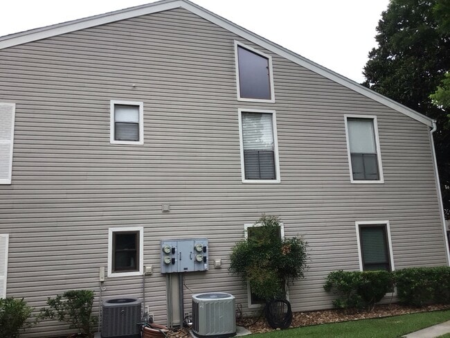 Photo - 176 April Point Dr N